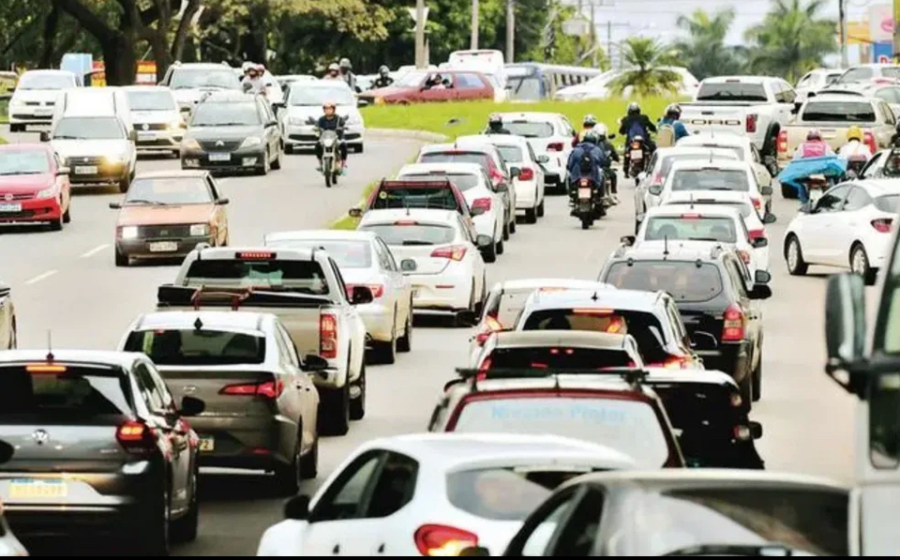 Prefeitura vai proibir estacionamento em avenidas, criar vagas rotativas e implantar semáforos inteligentes