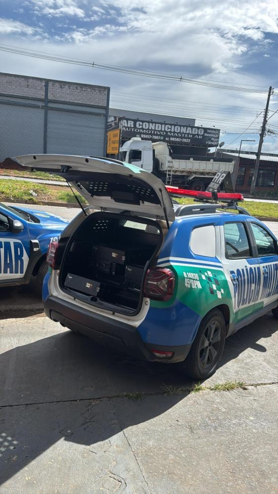 Polícia Militar prende dois homens por furto de baterias de torre de celular