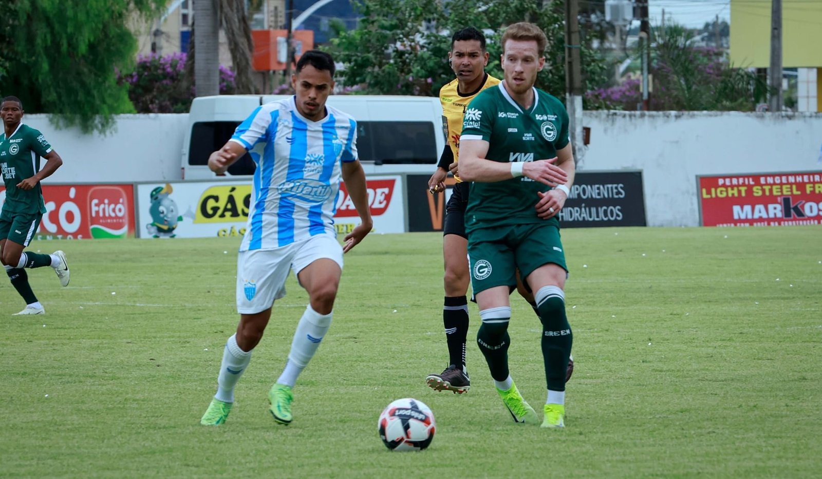 Crac e Goiás ficam no empate sem gols pelo jogo de ida das quartas do Goianão Goiás