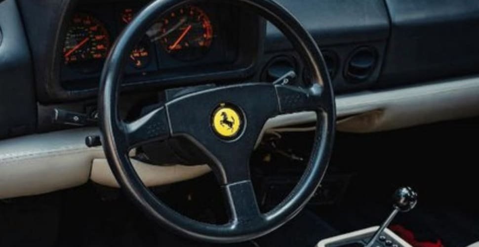 Ferrari de Michael Jordan dos anos 90 é encontrada após 15 anos desaparecida
