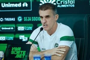 Mancini valoriza ponto do Goiás fora de casa, mas admite queda de rendimento