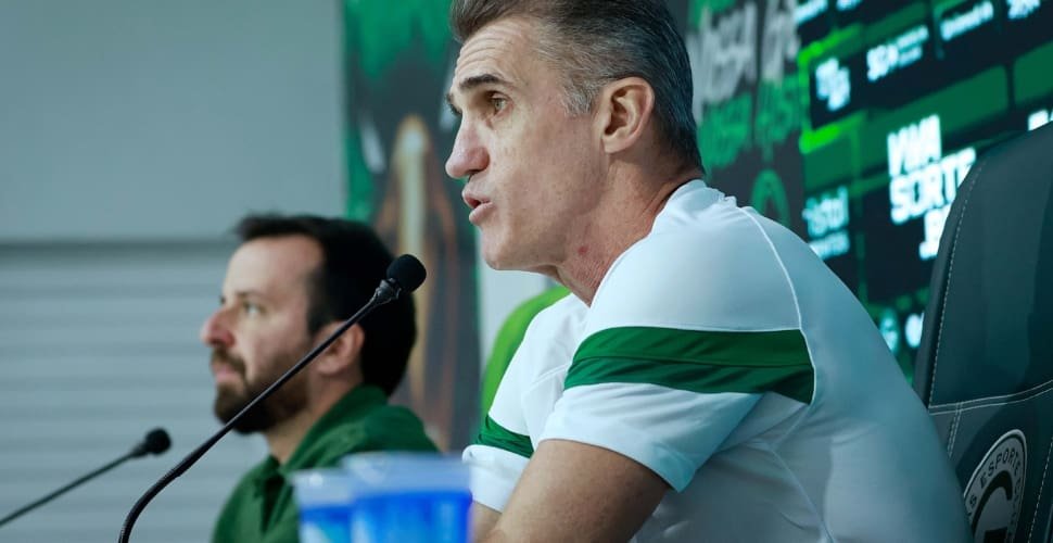 Mancini valoriza vitória do Goiás sobre o Coritiba e ressalta bom início de Série B