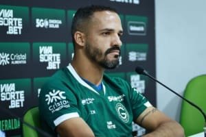 Novo reforço do Goiás, Anselmo Ramon fala sobre pressão com a camisa 9 do Verdão