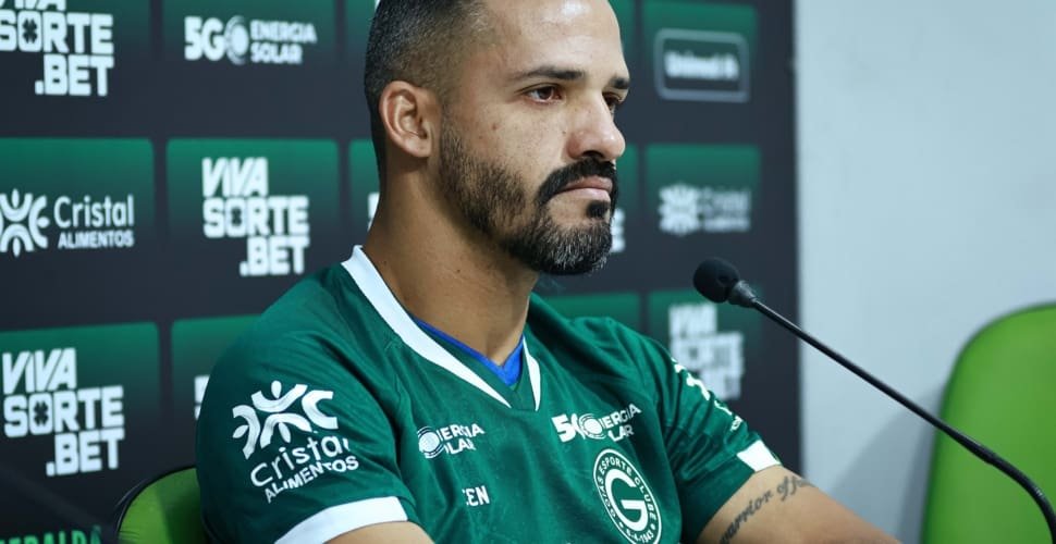 Novo reforço do Goiás, Anselmo Ramon fala sobre pressão com a camisa 9 do Verdão