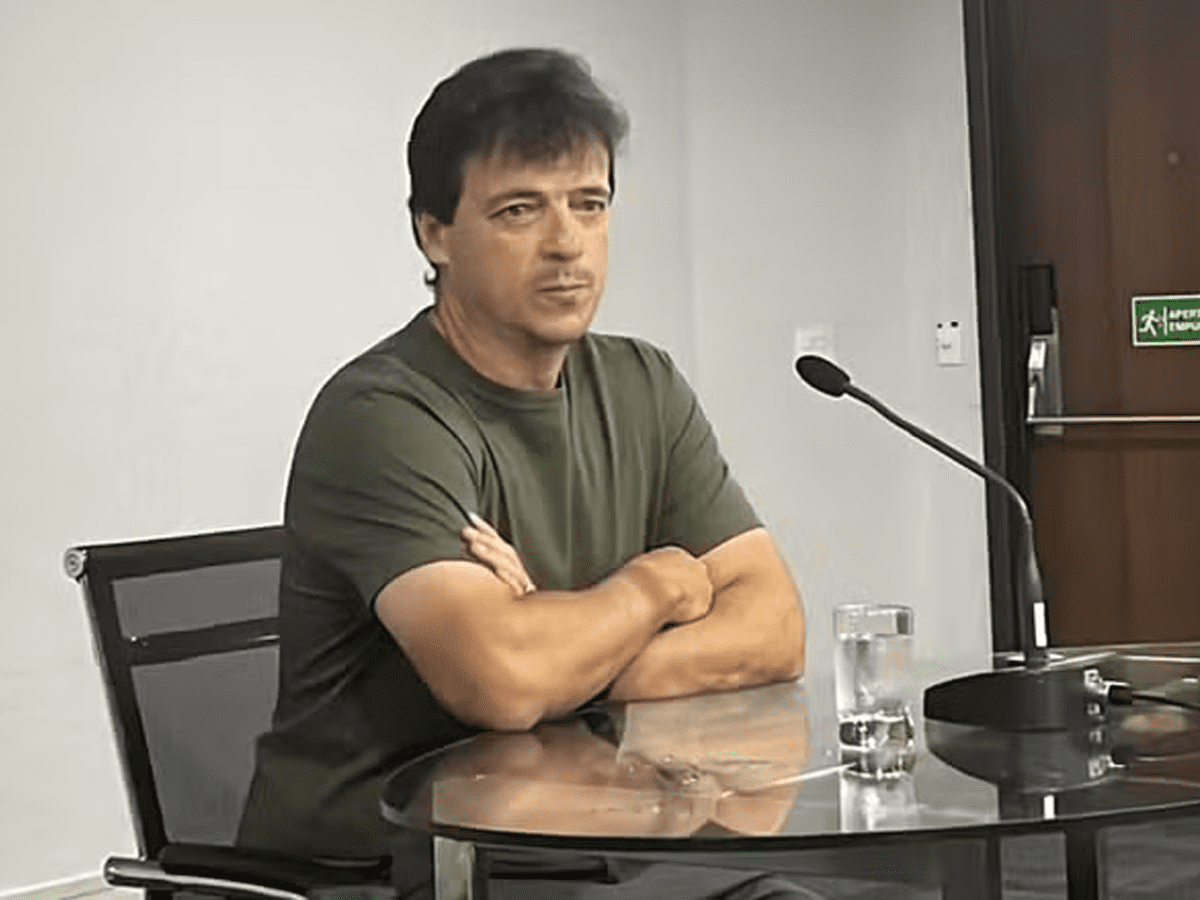 Fernando Diniz chorou em coletiva (Reprodução Fernando Diniz chorou em coletiva (Reprodução