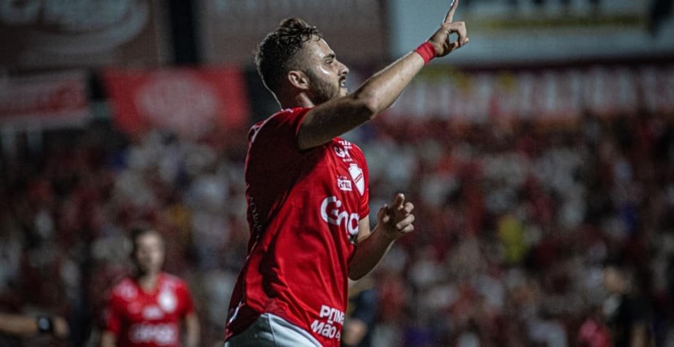 Vila Nova vence Athletico e pula para vice-liderança da Série B