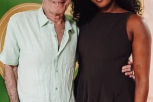 Ney Matogrosso se encontra com Iza no barracão da Imperatriz Leopoldinense