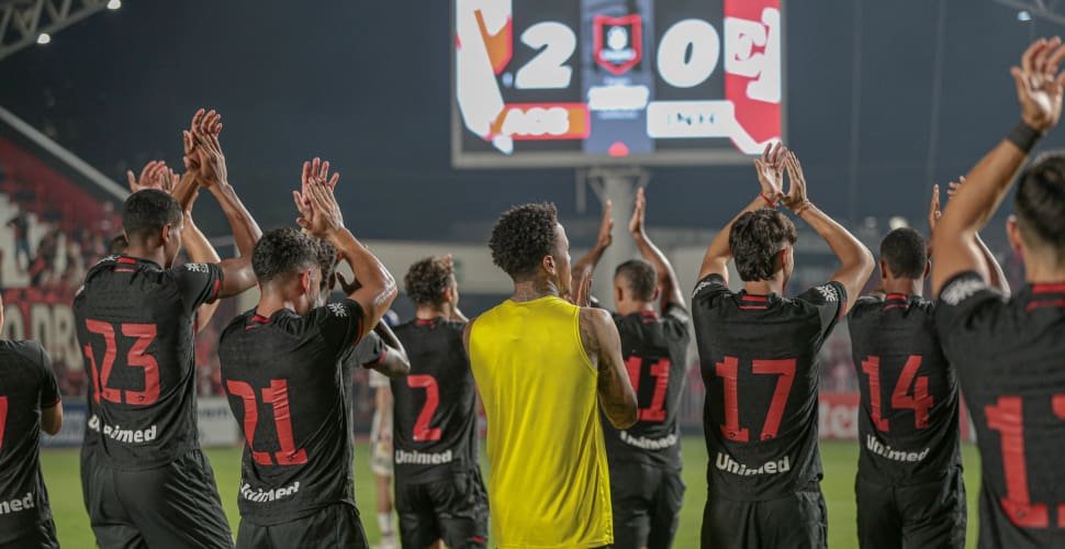 Atlético vence Inhumas e se classifica para semifinal do Goianão 2025