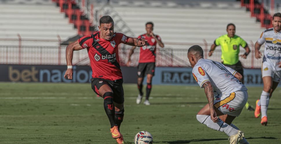 Com um a menos, Atlético bate Novorizontino e volta a vencer na Série B