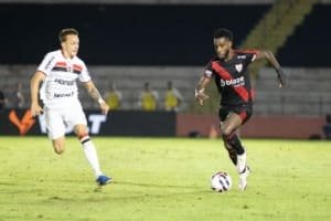 Atlético foca em corrigir erros defensivos e Romão destaca: “não ficamos felizes”