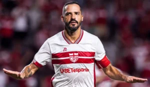 Multa de R$ 6 milhões! Goiás se acerta com artilheiro e tenta liberação junto ao clube