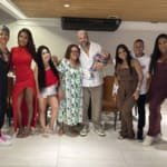 Belo e Gracyanne Barbosa aparecem juntos em foto do Natal em família