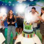 O namoro é sério! Deborah Secco já conhece filhos do namorado e foi a aniversário