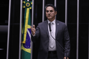 Após Hugo Motta adiar pauta da anistia na Câmara, oposição declara “obstrução total”