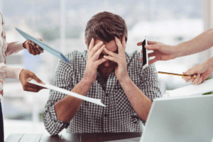 Governo deve adiar norma de apoio à saúde mental no trabalho após pressão de empresas