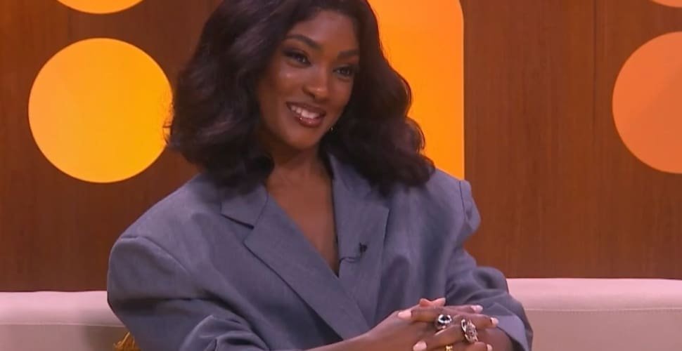 Erika Januza relembra descontrole com cartão de crédito: “Meu nome ficou sujo”