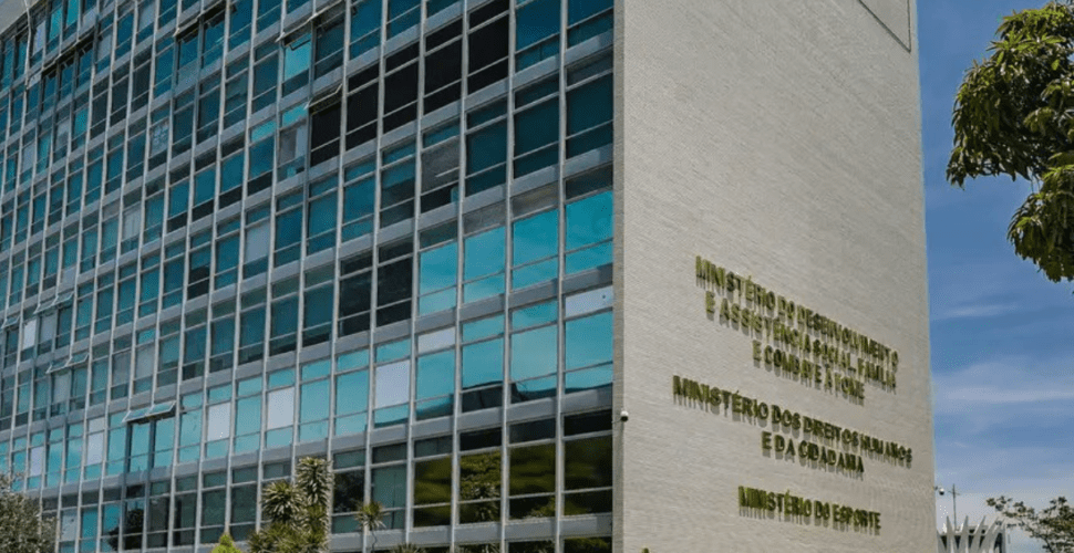 Homem ameaça detonar explosivos no Ministério do Desenvolvimento Social, em Brasília