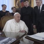 Vaticano atualiza estado de saúde do Papa Francisco, mas faz sigilo com prognóstico