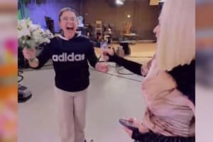 Casada! Após festa intimista, Ana Maria Braga joga buquê para equipe do “Mais Você”