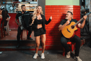 Gabi Martins volta às origens e grava clipe de “Colchão Novo” em bar de BH