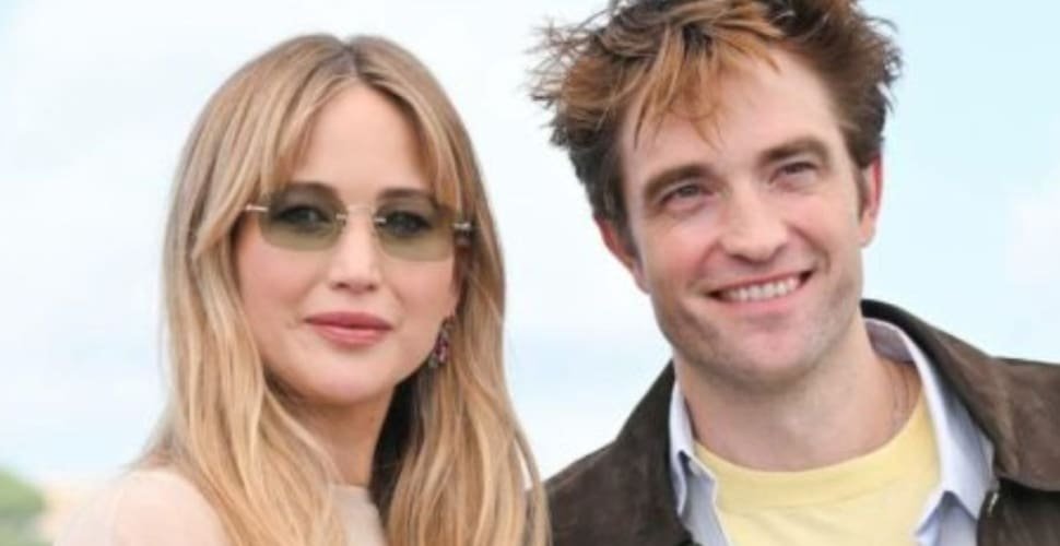 Jennifer Lawrence mostra dedo do meio para Robert Pattinson em Cannes