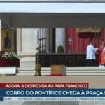 Papa Francisco não autorizou autoridades a conduzirem o caixão, apenas os pobres
