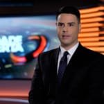 Como antecipado por Flavio Ricco, Luiz Bacci assina contrato com o SBT