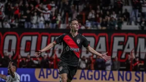 Com reforços a bordo, Atlético embarca para encarar o América Mineiro pela Série B