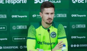 Capitão do Goiás, Tadeu segue confiante em classificação após derrota para o Vila