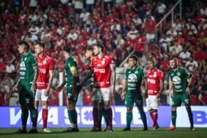 Vila Nova bate a Chapecoense e assume liderança provisória da Série B