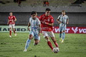 Vila Nova bate Paysandu e conquista primeira vitória na Série B; assista aos melhores momentos