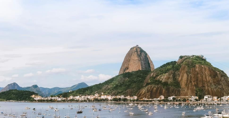 Proibição de som e restrição ao comércio marcam novas regras nas praias do Rio