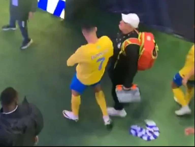 Após derrota, Cristiano Ronaldo se irrita e esfrega bandeira do Al-Hilal nas partes íntimas