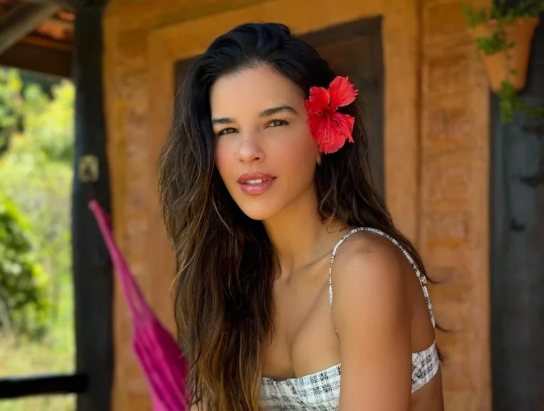 Após ter tido casa assaltada, Mariana Rios viaja para Chapada dos Veadeiros