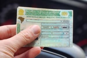 Aprovado projeto que destina multas de trânsito para custear CNH de pessoas de baixa renda