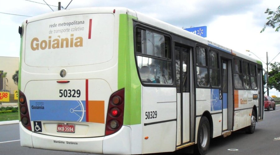 Atraso nos salários leva motoristas a protestar em Goiânia