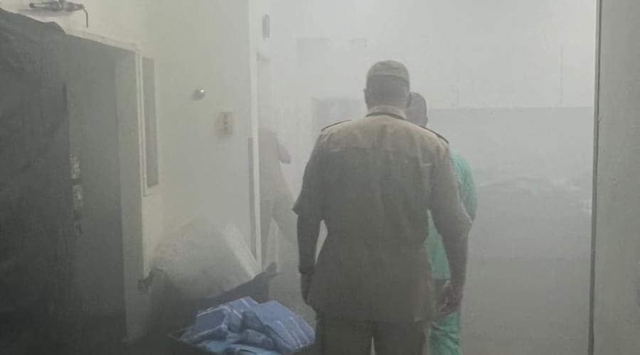 Bombeiros controlam incêndio no Hospital Estadual de Aparecida de Goiânia (HEAPA)