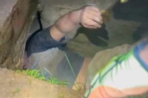Bombeiros resgata homem preso em rede de águas pluviais em Luziânia.