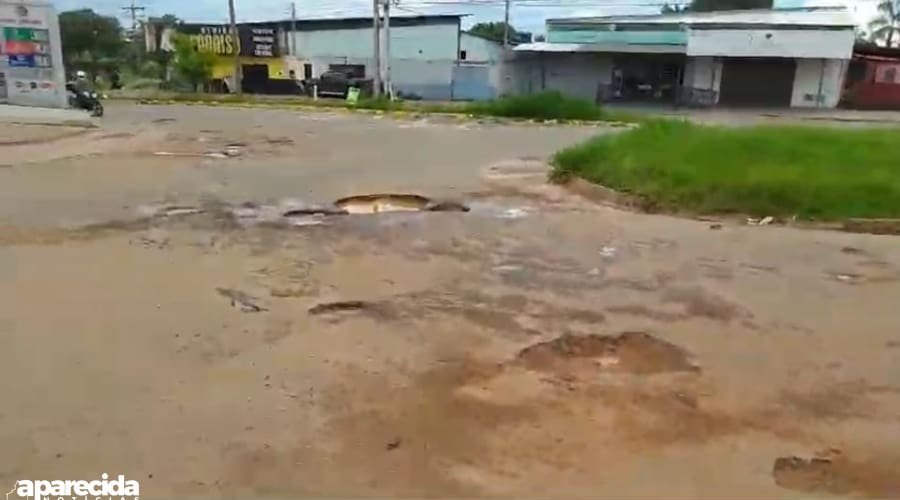 Buracos em via de Aparecida de Goiânia gera transtornos e riscos
