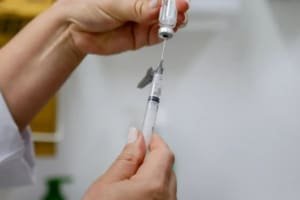 Butantan tem vacina de dose única contra a dengue aprovada pela Anvisa