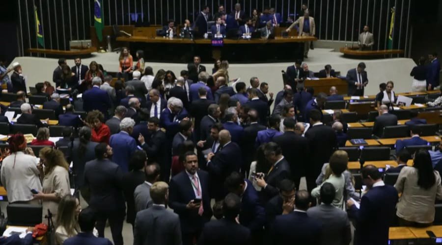 Câmara aprova isenção do IR para quem recebe até R$ 5 mil