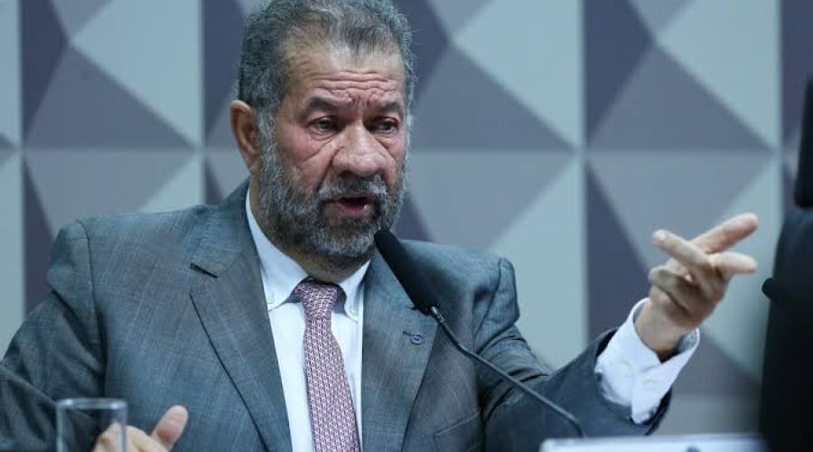 Carlos Lupi pede demissão do Ministério do Trabalho