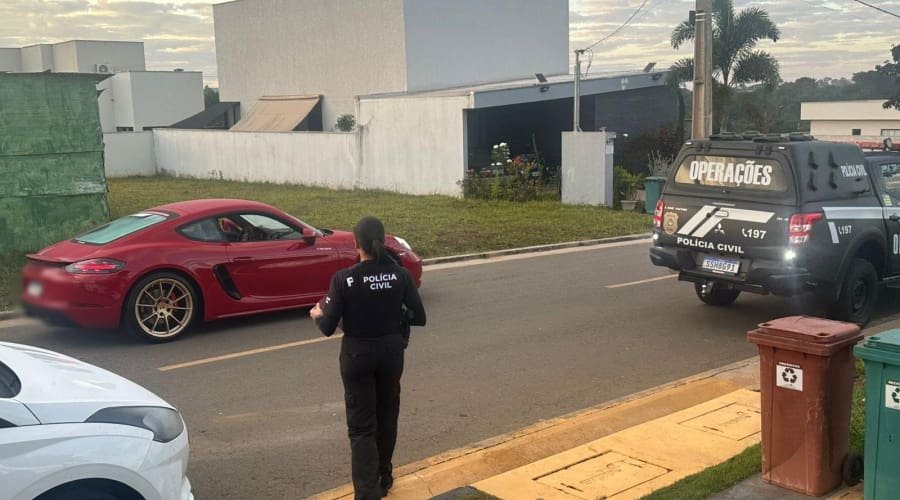 Casal é preso por aplicar golpes milionários com carros de luxo em Goiânia