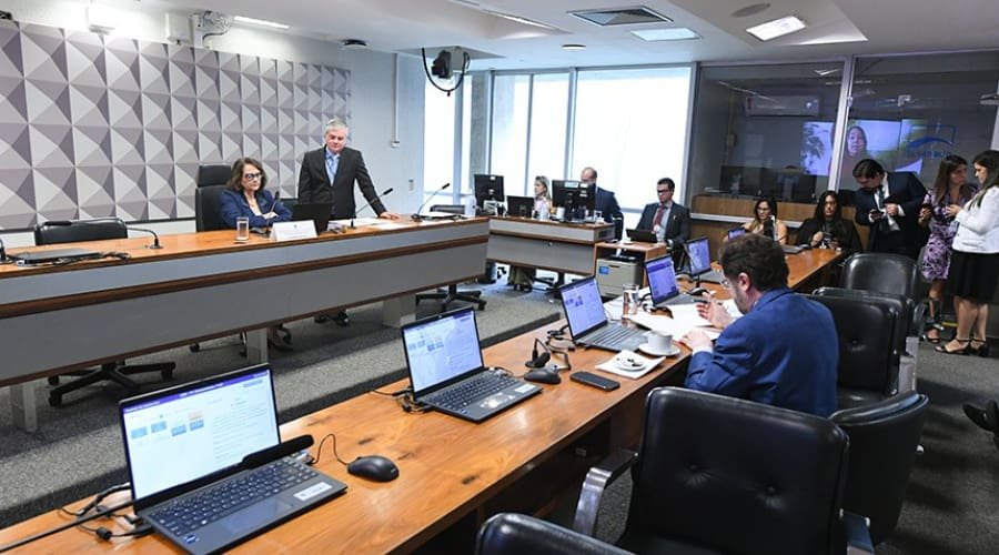 CDH aprova porte de arma para mulher sob medida protetiva de urgência