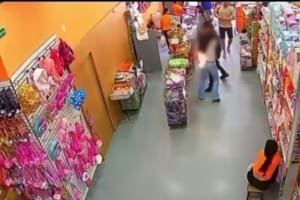 Celular explode no bolso de mulher que fazia compras