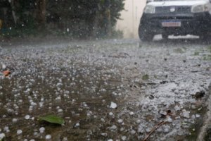 Cimehgo prevê tempestades com granizo em 134 municípios de Goiás