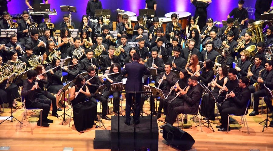 Com casa cheia, concerto celebra os 10 anos da Banda Sinfônica de Aparecida