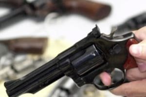 Comissão da Câmara aprova porte de arma para oficiais de justiça