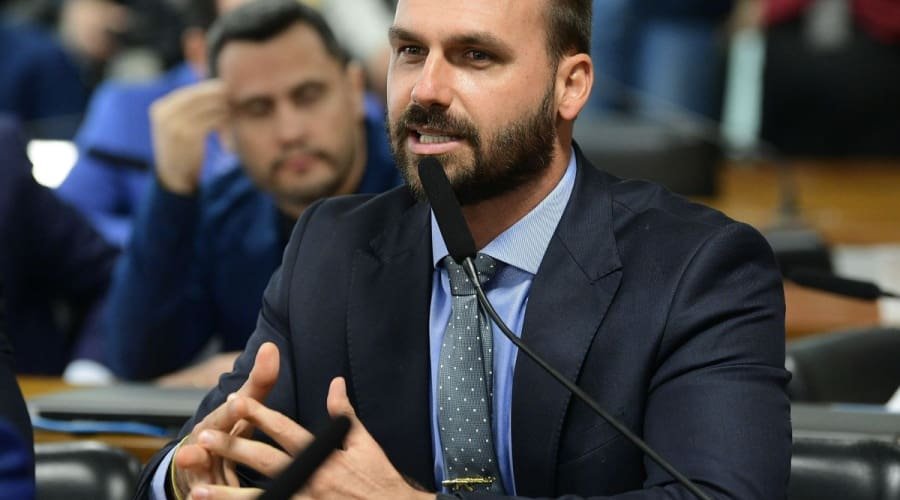 Conselho de Ética instaura processo que pode cassar Eduardo Bolsonaro