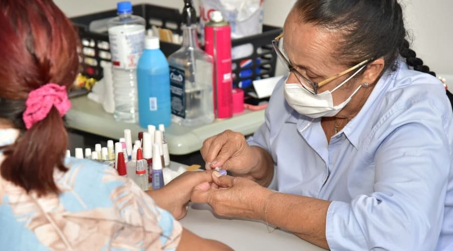 Cursos gratuitos em Aparecida capacitam mulheres para o mercado; inscrições começam dia 10 de junho